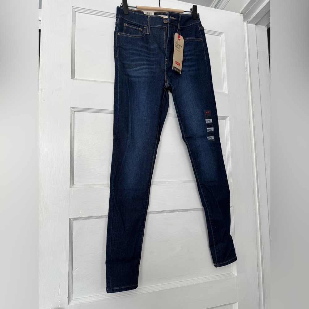 🆕 Levi's High-Rise Super Skinny 720